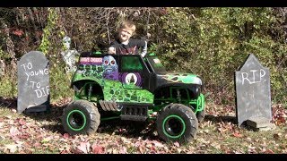 MONSTER JAM GRAVE DIGGER 24VOLT BATTERY POWERED RIDEON [upl. by Wren]